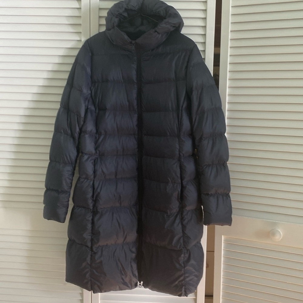 Uniqlo navy blue light puffer coat. Used once.